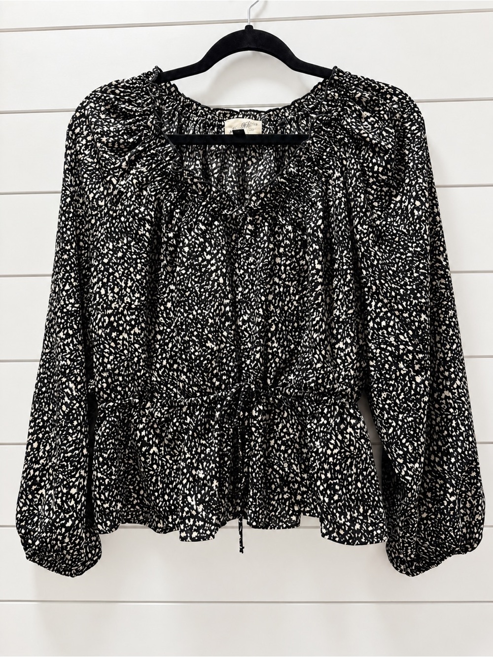 Universal Thread Black & White Printed Tie-Waist Peplum Blouse